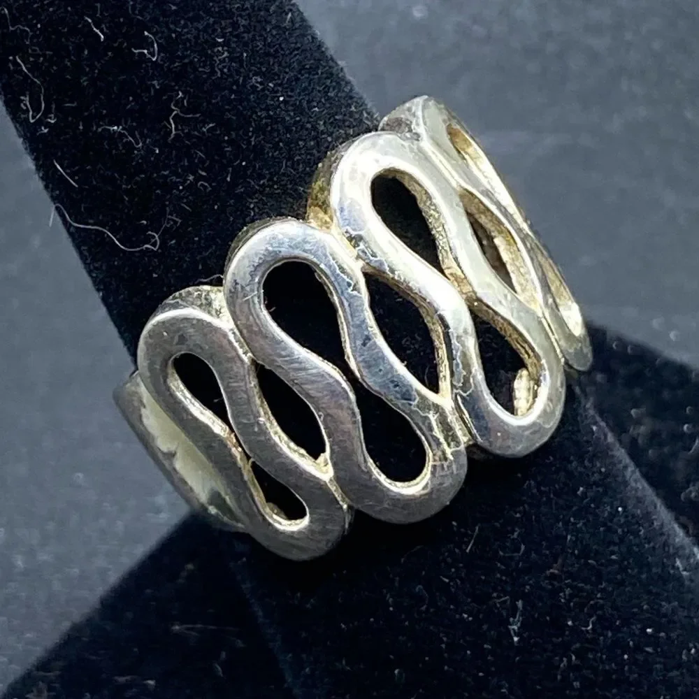 Sterling silver 925 FAS marked swirl ring significant in size see pic for size